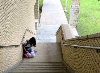 Pregnant teen get contractions and pains when get up to stairs